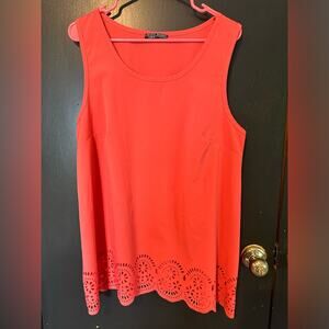 Coral tank size large- EUC scalloped edges with lace cut outs along bottom